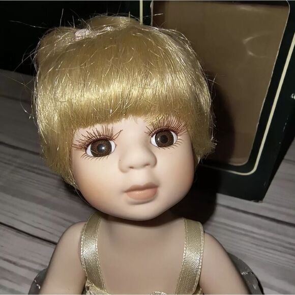 Geppeddo Porcelain Collectible Doll Taci Mini Ballerina Blonde Hair 6"in w Box - Picture 11 of 13